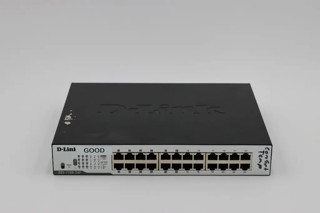 D-Link | 24 Port Gigabit Easy Smart Managed Network Internet Desktop or Rack Mountable (DGS-1100-24P)