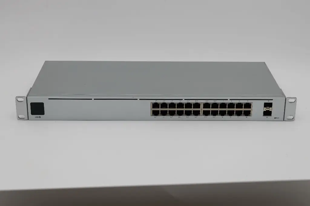 UNIFI | Standard 24 PoE (USW-24-POE)